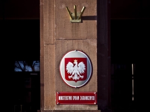 ministerstwo_spraw_zagranicznych_MSZ_tabliczka_4x3_fot_TKaczor_ngopl