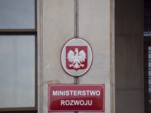 ministerstwo_rozwoju_MR_tabliczka_4x3_fot_TKaczor_ngopl.jpg