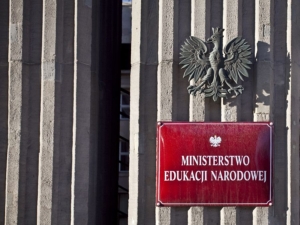 ministerstwo_edukacji_MEN_tabliczka_4x3_fot_TKaczor_ngopl