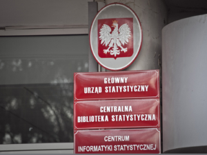 gus_glowny_urzad_statystyczny_tabliczka_4x3_fot_tkaczor_ngopl-jpg