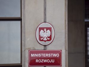 ministerstwo_rozwoju_mr_tabliczka_4x3_fot_tkaczor_ngopl-jpg
